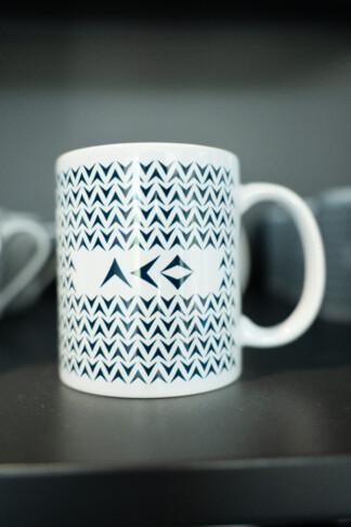Kahvikuppi nuolilogolla